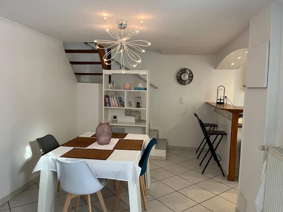 Petite Maison De Ville Au Calme Бри-Комт-Робер Экстерьер фото
